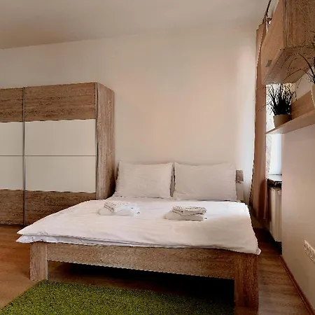 Short By Ambiente 3* Bratislava